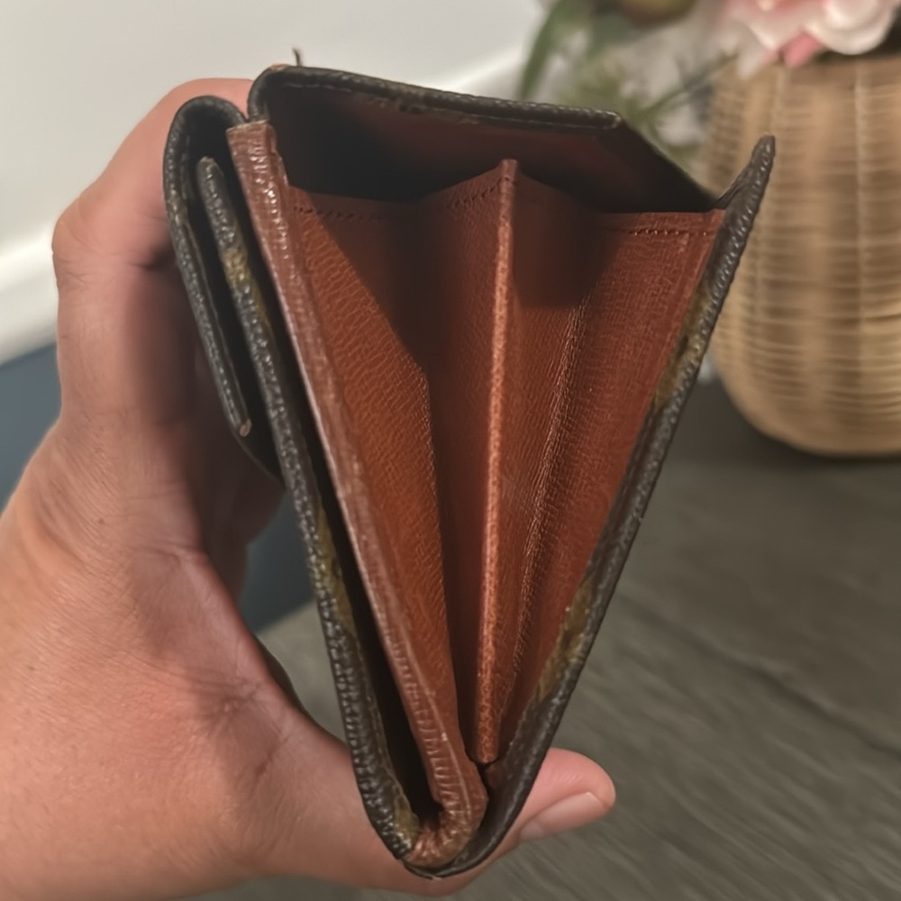 ✨️LOUIS VUITTON MONOGRAM WALLET - Picture 11 of 11